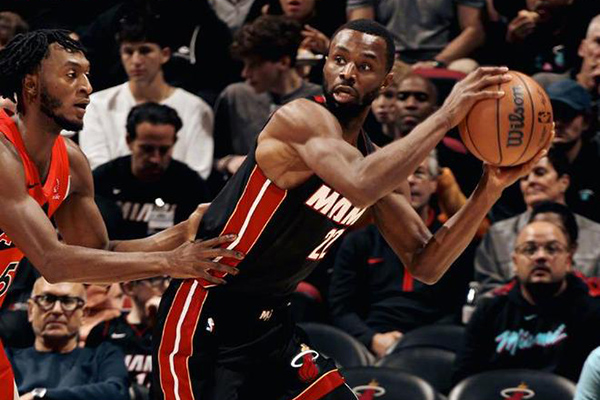 主场失守！热火三大主力下半场哑火，<a href=/look/lanqiuzhibo/raptors/ target=_blank class=infotextkey>猛龙</a>逆转终结四连败