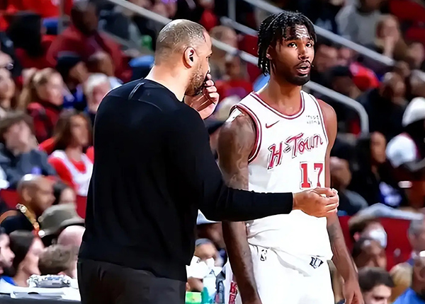 西部战局暗流涌动:火箭勇士交易流言再起,3换1方案影响冲冠格局