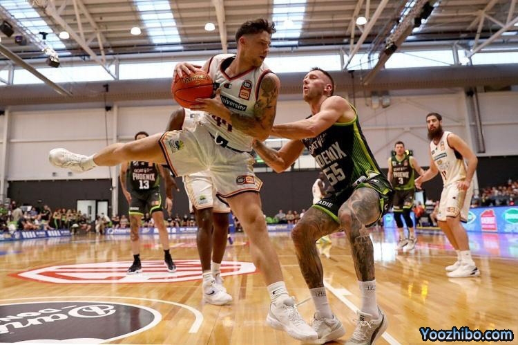 凤凰87-77力克坎斯大班 周琦缺阵 克里克26+8+7断