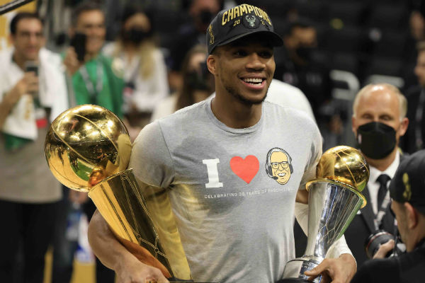 扬尼斯-安特托昆博(字母哥)FMVP