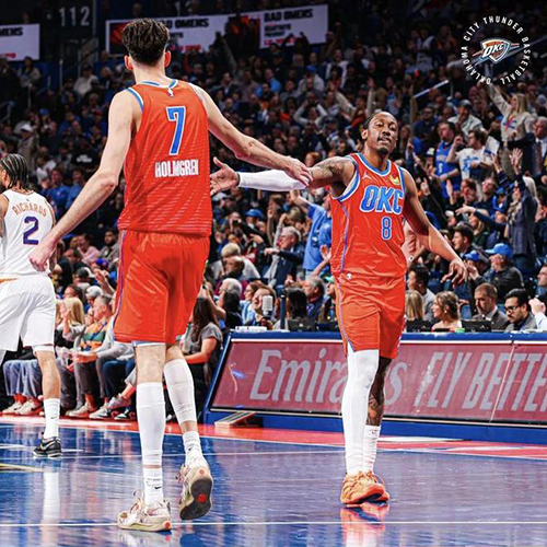 雷霆49分血洗<a href=/look/lanqiuzhibo/suns/ target=_blank class=infotextkey>太阳</a>+手握多签，霍姆格伦成顶级内线